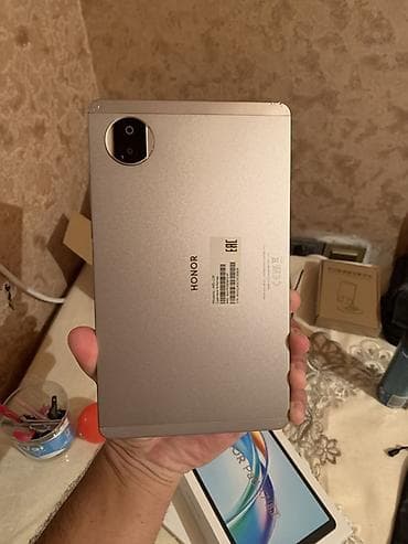 HONOR Pad X8 planşet - Gümüşü metal korpus, nazik və yüngül dizayn -