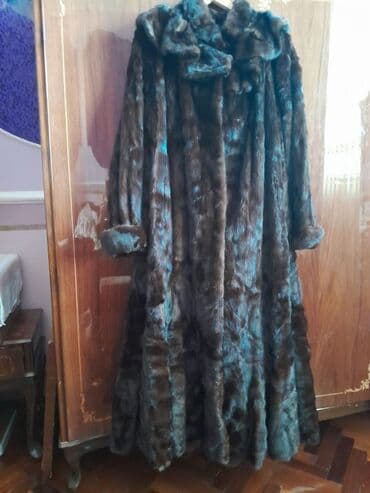 Uzun qadın kürkü - Material: təbii görünüşlü qalın kürk (tünd qəhvəyi
