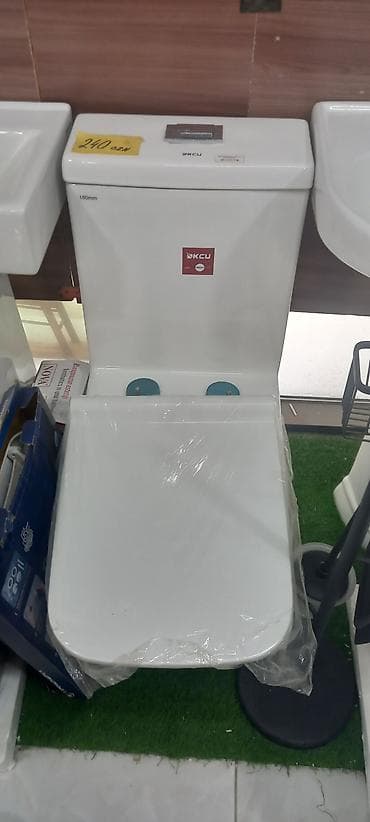 KCU markalı mərmər-ağ keramika kombi tualet (WC) kompakti. - Üst