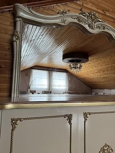 Ev üçün mebel: Klassik üslubda konsol-bufet və böyük güzgü - Rəng: krem-bej, qızılı — 4