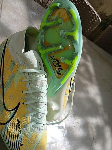 Nike Arizon orjinal italyadan alinib islenmis
40 razmer 65m — 2