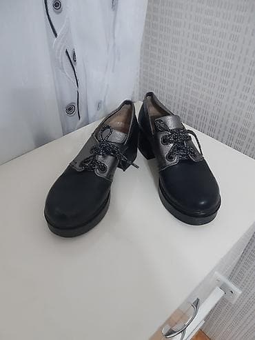 flo ayaqqabi: Qadın günlük ayaqqabısı - Model: bağlamalı, qabarıq rellefli iri — 2