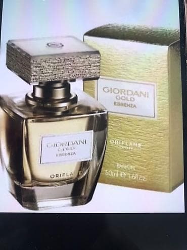 Bu zərif və dəbli ətir şüşəsi ilə istənilən qadının qarderobuna