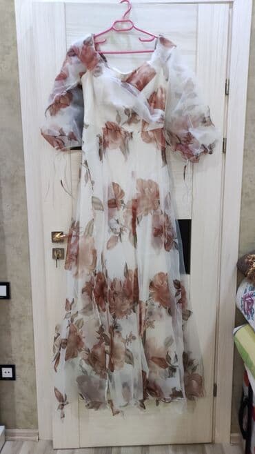 nişan paltarı: Nişan donu.bir dəfə Nişan günü geyinilib.38 40 razmer geyinən — 1