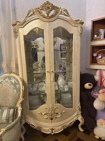 sifaner: Klassik üslubda vitrin-bufet Çox səliqəli istifadə olunmuş klassik — 1