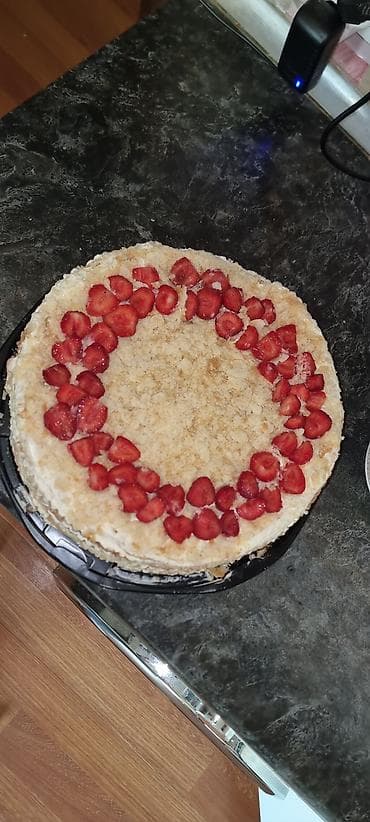 samovar cay: Ev şəraitində hazırlanmış Napaleon tortu – üstü təzə çiyələkli. 2 kg — 3