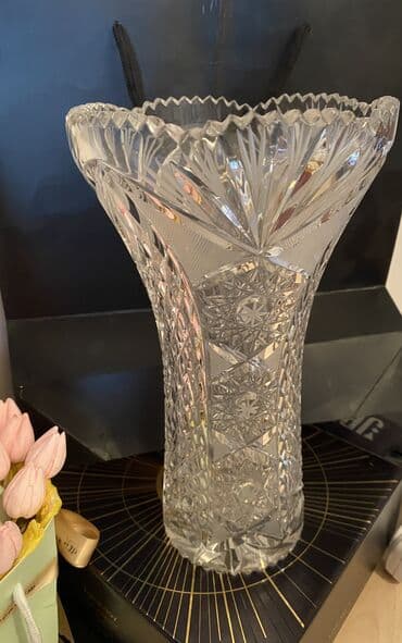 linenum qiymeti: Xrustal guldan. Tezedir. Qiymetinde razilaşmaq olar — 1