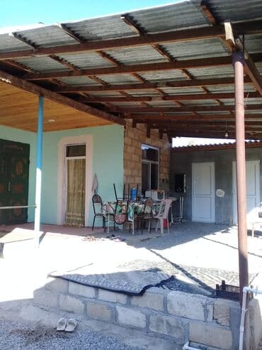 квартиры баку аренда: - Tam daş hasarlı həyətyanı sahə, geniş çınqıl örtüklü giriş və maşın — 4