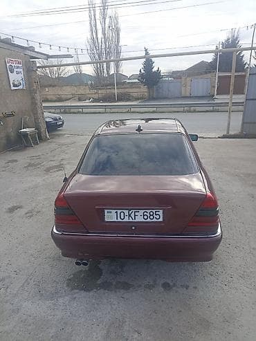 disk satisi: Mercedes-Benz C‑Class sedan (W202) - Kuzov: sedan, tünd qırmızı rəng — 2