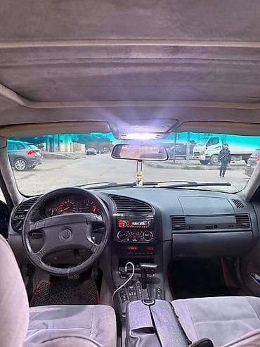 kredit masin 07: BMW 3 Series E36 sedan, tünd mavi rəng. - Kuzov: 4 qapı, idman üslublu — 8