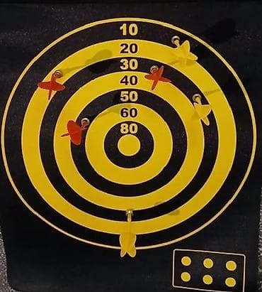 Maskalar, eynəklər: Maqnitli dart taxtası – ikiüzlü asma set - İki tərəfli oyun səthi — 4