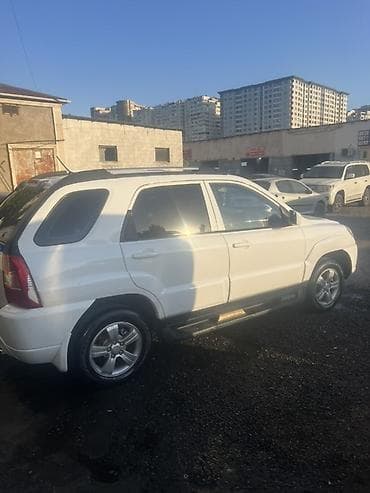 Avtomobil satışı: Kia Sportage – ağ rəngli, şəhər və yolsuzluq üçün praktik kompakt SUV — 4