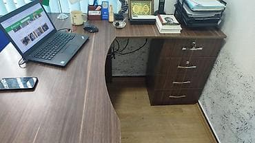 stol ofis: Ofis masasi satilir 200 azn
Təzədi
Ünvan Y.Ramana.7989(GülüX) — 1
