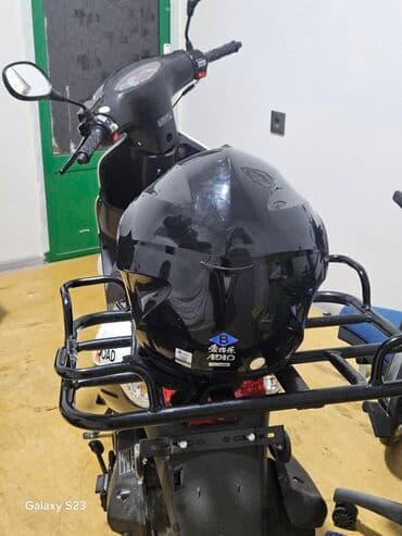 фольксваген пассат б5 1 8: XROAD XR skuter - Ağ-qara rəng sxemi, kompakt və şəhər içi hərəkət — 2