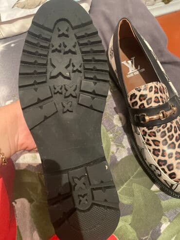 kişi jiletkaları: Ayaqqabı yenıdır 43 olcu geyinilmeyib qutudadı Fıkrı cıddı olan — 2