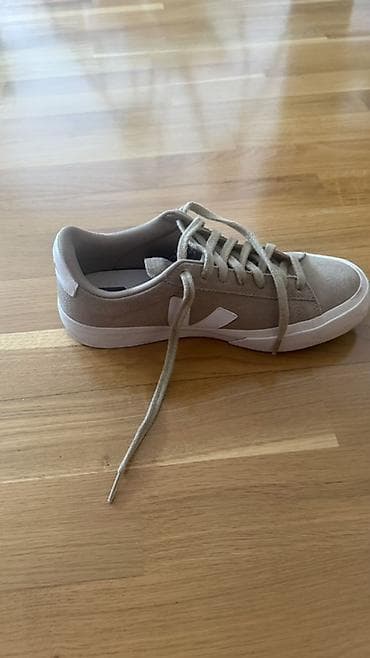 Кроссовки и спортивная обувь: Размер: 38, Б/у — 3