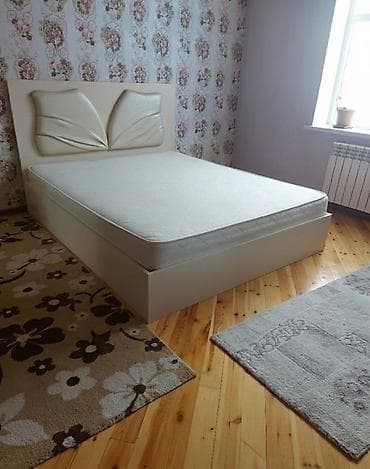 çarpayılar: Ağ rəngdə iki nəfərlik yataq dəsti: - Yumşaq, hündür başlıq: dalğalı — 1