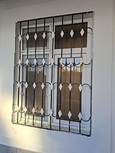 Dəmir pəncərə barmaqlığı - Material: qalın metal/dəmir karkas - Rəng