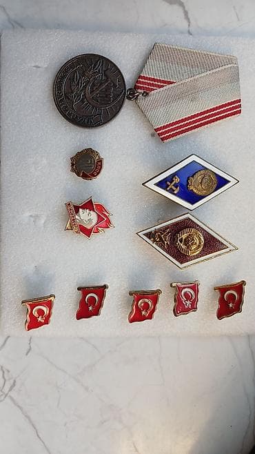 gitara simi: Kolleksiya üçün nişan və medallar dəsti Tərkib: - Lentli döş — 3