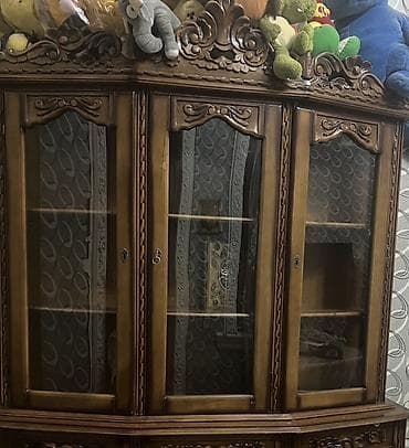 qedimi bufet: Klassik üslubda vitrin-bufet şkaf - Material: bərk ağac (təbii ağac — 2