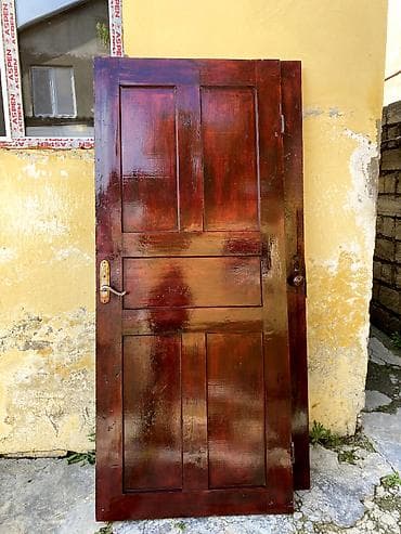 Taxta qapi, biri 25 azn, 5 ededdir,temiz taxtadır . Unvan : Yasamal — 4