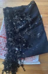 женские атласные длинные перчатки: Hər biri ayrı ayrılıqda 12 azn baha alınıb Qara rəngli şal – zərli — 2