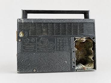 vifi saz: SSRİ dövrünə aid VEF-202 portativ radioqəbuledici satılır. Retro — 3