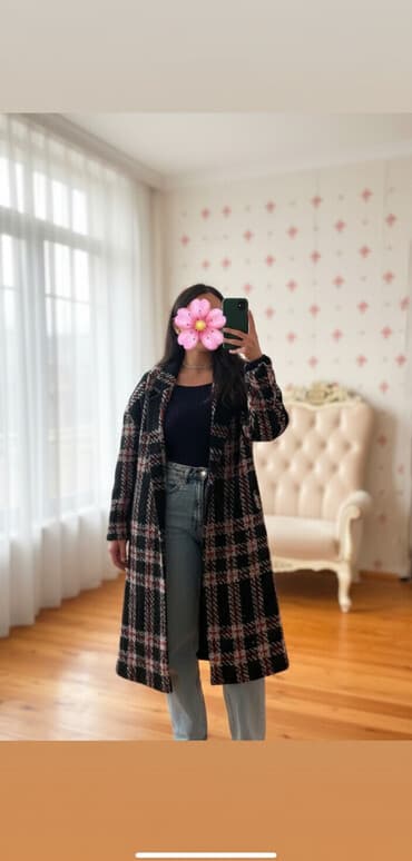 флисовые мужские спортивные костюмы: 100 azn alınıb. 1 düyməli və kəmərli. Dizdən aşağı. M ölçü. 40azn — 1