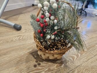 süni ağaclar: Yeni il bəzəkləri dəsti - Süni çələnglər: ağ və yaşıl rənglərin — 2