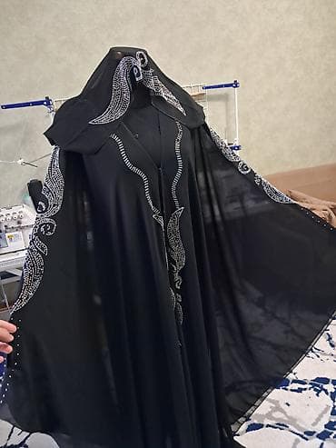 Hicab Paltarı Satılır Qara üzəri gümüşü qaşlarla bəzədilib. 2 il öncə — 1
