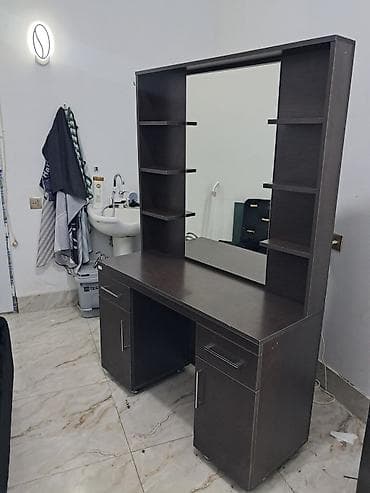 makyaj masa: Salon üçün vizaj/berber masası – güzgülü, rəfli - Rəng: tünd qəhvəyi — 2