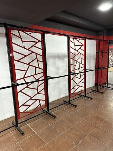 stend vitrin: Mağaza vitrin stendi – metal asqı sistemi - Material: Tamamı möhkəm — 4