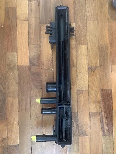 Toyota Corolla 2024 radiatoru üçün plastik yanal tank