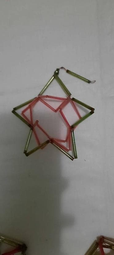 yeni il oyuncaqlari satisi: ГДР в коробке 100ман.снежинки стеклярус по 5 ман за одну.Верхушка — 4