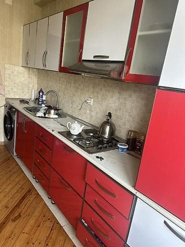islenmis mebiler: Qırmızı-ağ rəng kombinasiyalı mətbəx mebeli dəsti Öz mətbəx — 1