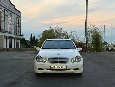 prius duman: Mercedes-Benz C-Class sedan - Gövdə: 4 qapılı sedan, ağ rəng - Kuzov — 1