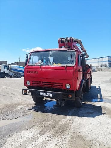 Beton nasosu ilə təchiz olunmuş xüsusi yük maşını - Şassi: 6x4 üç — 3