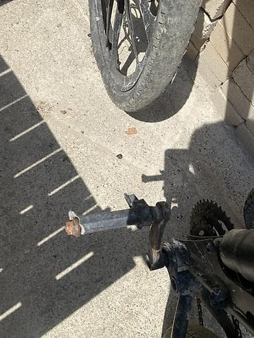 velosiped ural: - Model: Sport-Time (mavi-qara), digər velosiped qara rəngdə - Ölçü — 4