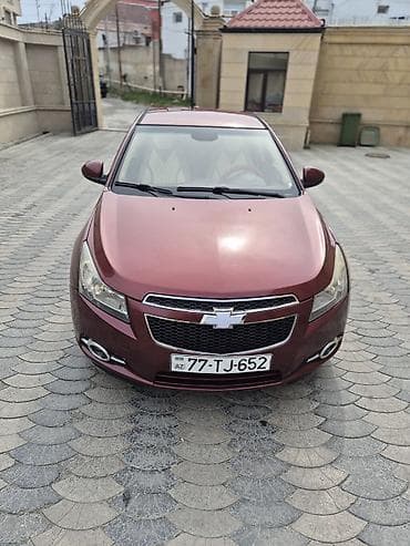 arxa baqaj: Chevrolet Cruze sedan - Kuzov: 4 qapılı sedan, tünd bordo rəng - — 3