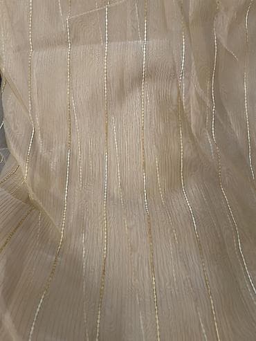 Güzgülər: Zərif tül parça – şampan/bej tonunda, şəffaf və yüngül. Parçanın — 2