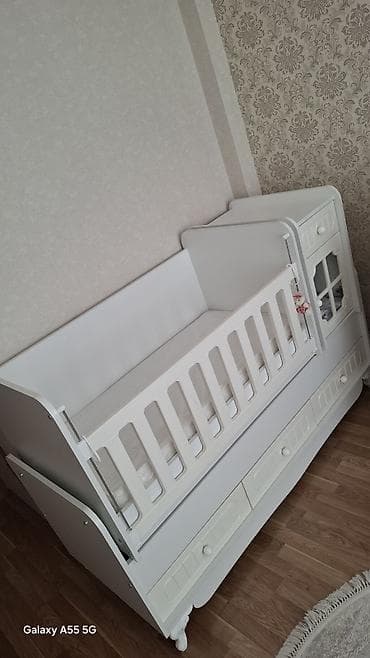 Oğlan və qız üçün, Dördbucaq, Beşik, Dəstsiz, Matras ilə, Yellənmə mexanizmsiz