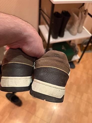 batinka modelleri: Tommy Hilfiger kişi krossovkası - Model: Aşağı profilli, bağcıqlı — 3