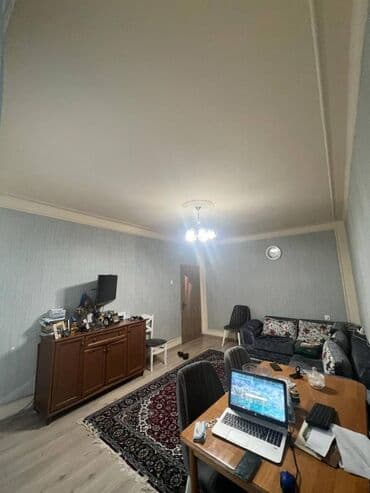 sumqayit 12 mkr ev satilir: Bakı, 3 otaqlı, Köhnə tikili, m. Xalqlar Dostluğu, 62 kv. m — 3