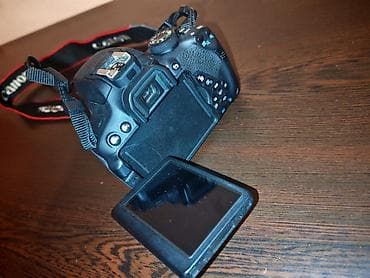 Canon EOS 700D DSLR fotoaparat + Canon EF-S 18-55mm IS STM obyektiv -