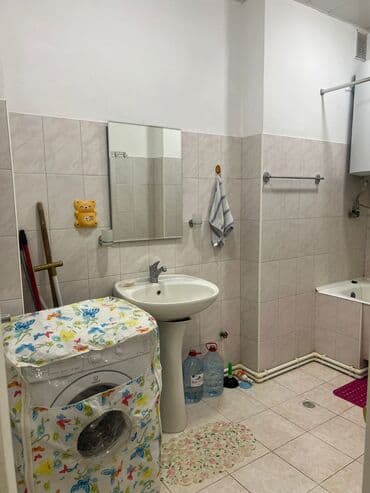 Kirayə mənzillər: Сдается квартира в районе Азнефть,напротив 6 школы. 3 /4 этаж3 — 6