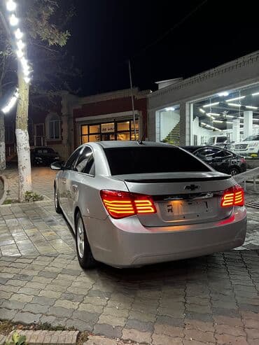 ikinci əl oturacaqlar: Chevrolet Cruze: 1.4 l | 2014 il 20086 km Sedan — 4