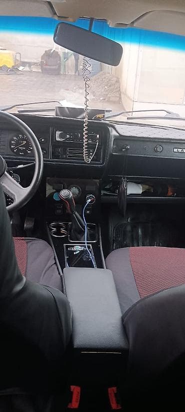 naxcivan avtomobil elanlari: Model: Lada 2107 (sedan) Rəng: Tünd bənövşəyi/bordo Yanacaq: Benzin — 4