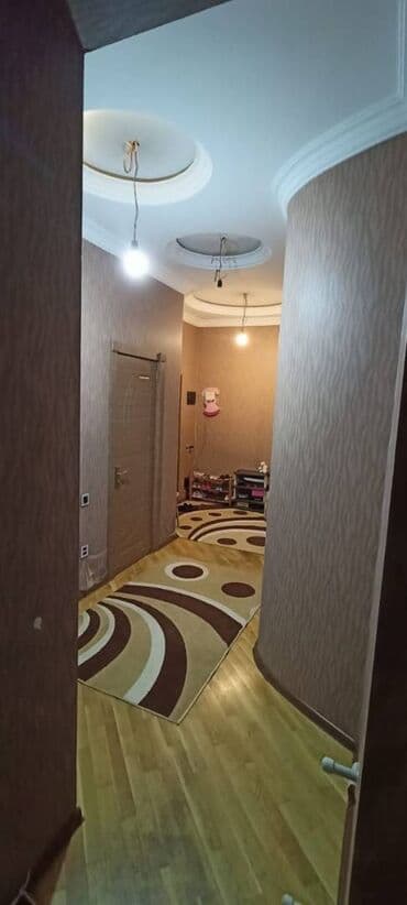 qaraçuxur ev: Qaraçuxur qəs., 3 otaqlı, Yeni tikili, 90 kv. m — 3