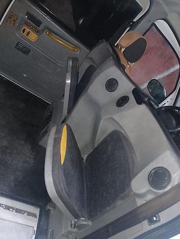 kamazlarin satisi: LTI TX4 London Taxi – klassik taksi dizaynlı, geniş və rahat salonlu — 5