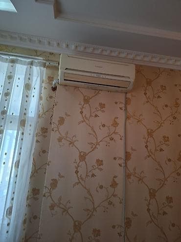 Klassik üslubda tam mebel və tekstil ilə komplektləşdirilmiş qonaq